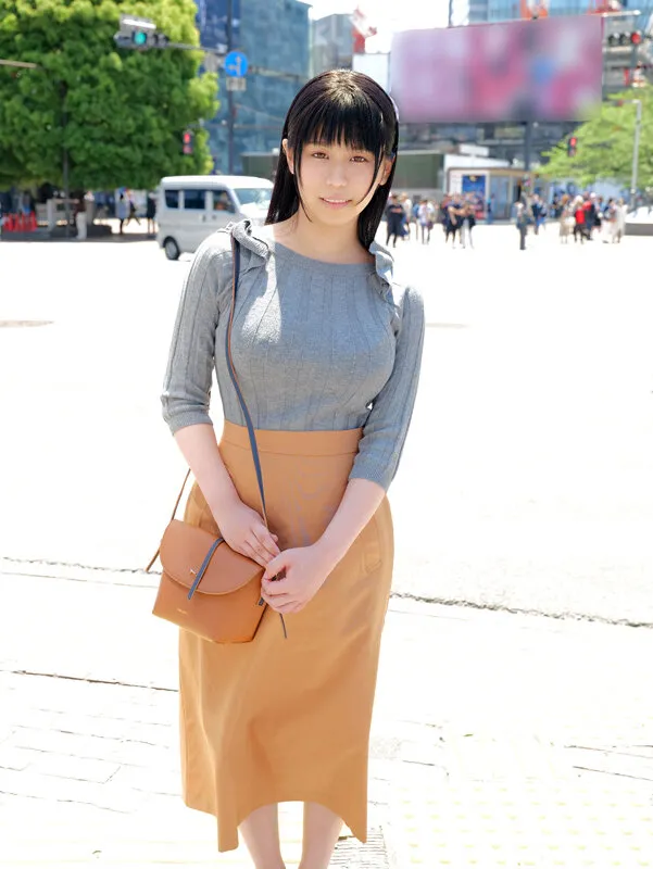 町役場地味子 脱いだら巨乳という衝撃