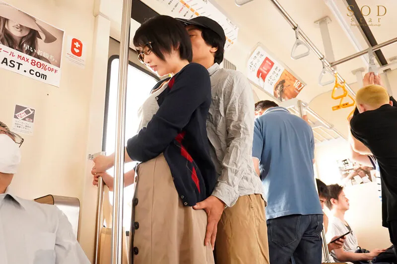 声が出せない電車の中で集団痴漢 陰湿な乳揉み おもちゃ責めで開発されていく性に 疎い女子大生地味子「嫌だけど身体だけが気持ちよくなっていくんです…」23 歳 夏目さん 仮名 夏目響