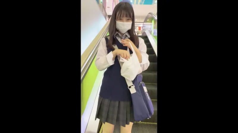 ドMな体が騎乗位で突き上げられビクビク痙攣絶頂！制服コスを脱げば美乳くびれでスタイル抜群で中出ししちゃってます。