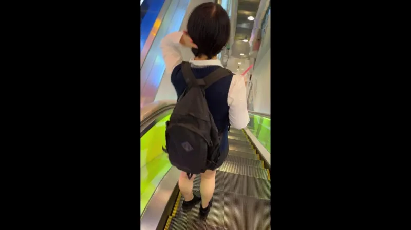 【国宝級美少女】発育良すぎて電車に乗るとイケない事されがちな、Gカップ超爆乳の王道黒髪ショートカット美人(19)