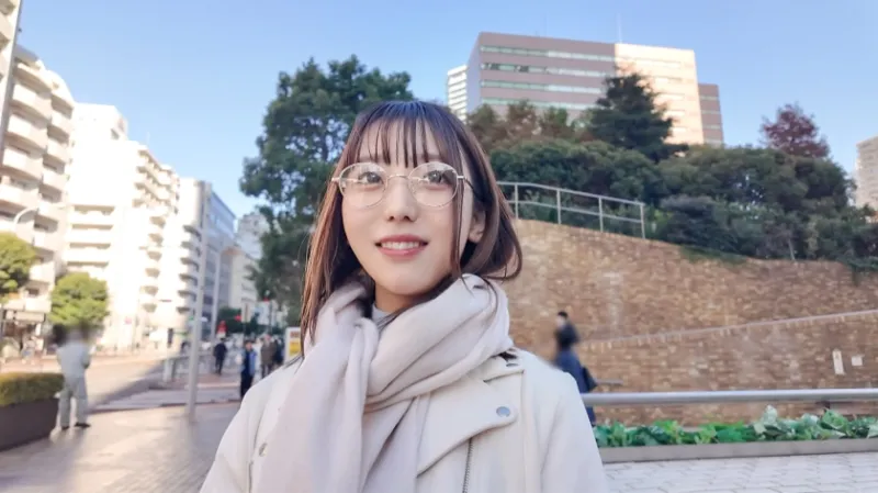 知的なメガネの奥に潜むモンスター級の性欲！学業まじめな清楚JDがAVデビュー！「彼氏がいたら毎日したい」と語る性欲旺盛ガールは、触れられるだけでビクビク反応！ねっとりキスで腰振りが止まらない！「人に見られてるって思うと、興奮しちゃって…」と恥ずかしそうに語る姿はド変態の片鱗！？パイパン美まんこでぐちょ濡れ騎乗、快感に溺れて絶頂しまくる姿はたまらない！ 【初撮り】ネットでAV応募→AV体験撮影 2358