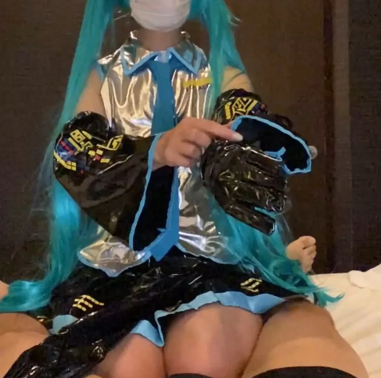 ボーカロイドレイヤーさんの手袋手コキ！