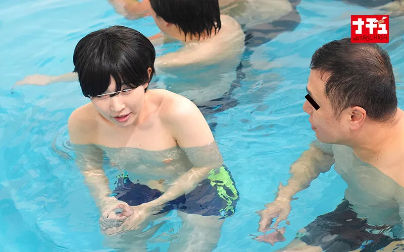 つるぺた女子の男水着チャレンジ 県民プールでデカチンおじに女子だとバレて中出しされて…マジ最悪だったよぉぉ～！