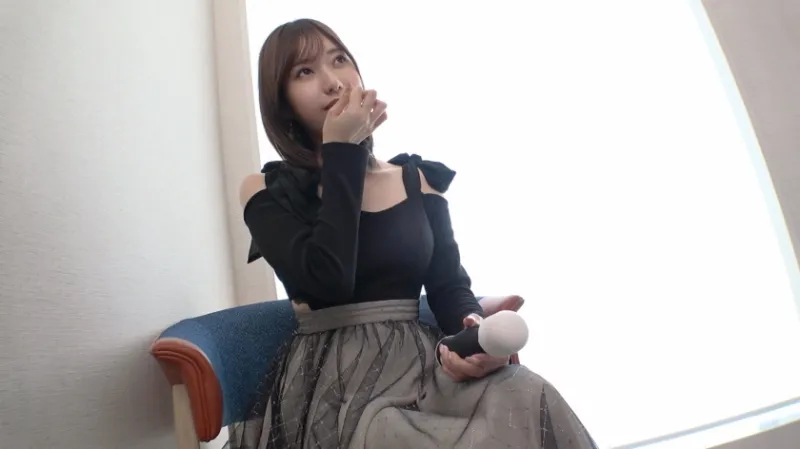 【ホワイトデー前×美人アパレル店員】春一番に舞う白上着のゆったり系美女を渋谷でナンパ！カフェ巡り好きの手作りお菓子に隠された秘密。ゴールドブラ&パイパン最強まんこで潮吹き連発！！ マジ軟派、初撮。 2196