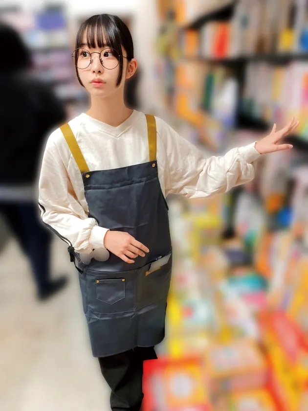A【メガネ女子書店員】