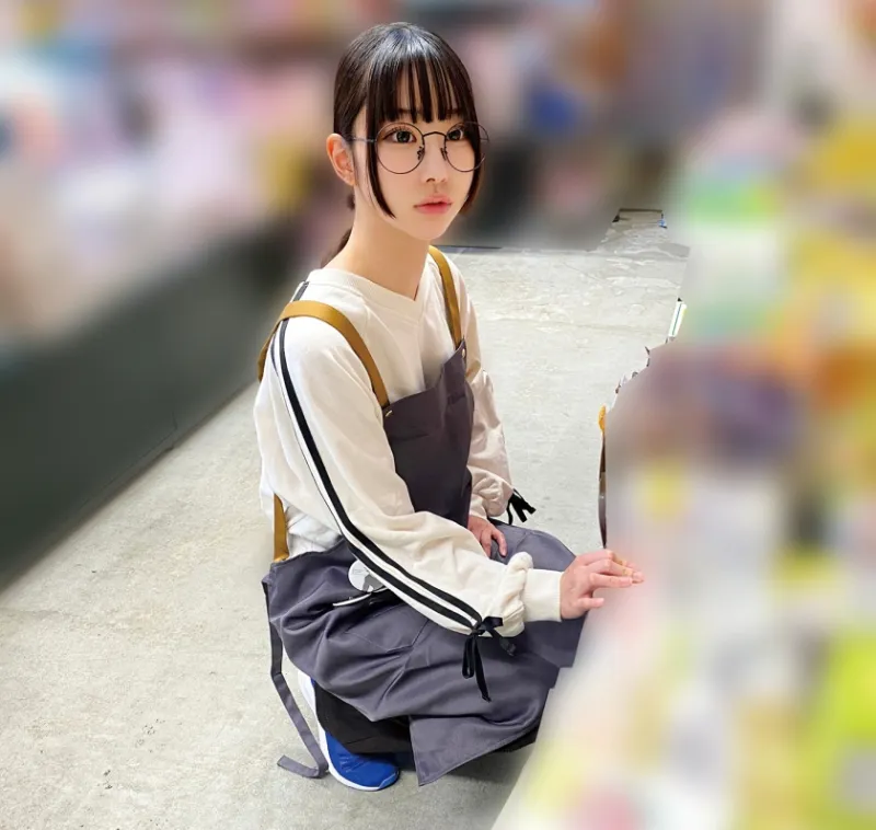 A【メガネ女子書店員】