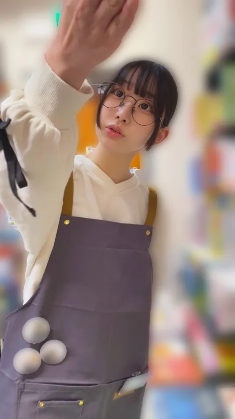 A【メガネ女子書店員】