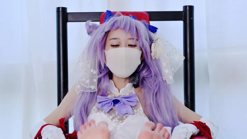 国民のアイドルと化した王女にくすぐりご奉仕