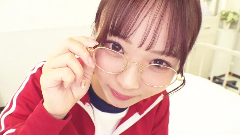 メガネの似合うエロかわブルママネージャー 悩めるスポーツ男子をエロ優しく見つめながら励ましてくれる