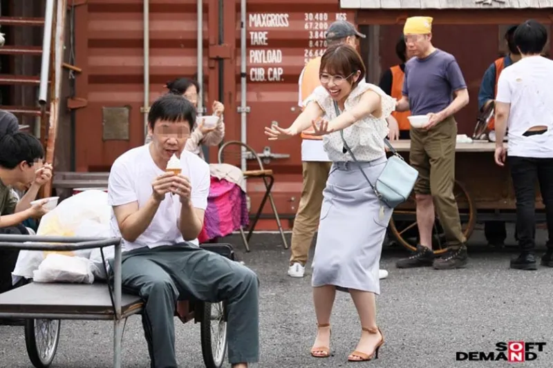 時間を止められる女は実在した！ 真面目すぎる地味OLはくっさいチ×ポが大好きだった！特殊性癖ザーメン搾取後、おしっこマーキング！編 宍戸里帆