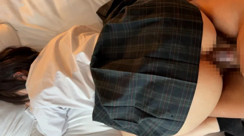 貧乳ショートカットの裏垢女子と初対面デートからの記念ハメ撮りしちゃいました