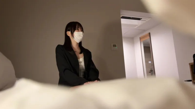 まみちゃん(仮名)20歳。業界で生き残るための枕営業を映像に記録。未来ある芸能界の卵に生中出し。