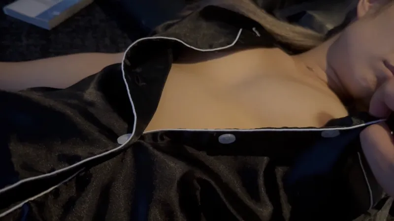 ネカフェスタッフの深夜の楽しみ　～小麦色巨乳ギャル～