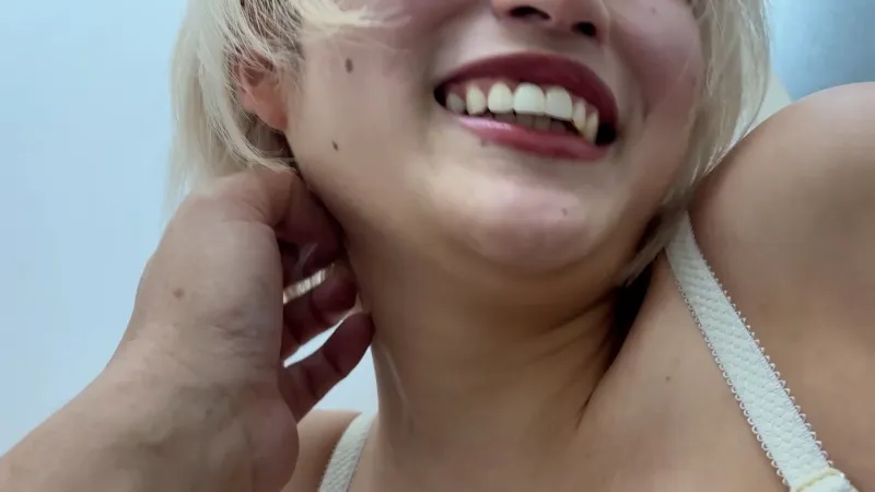 街角で声をかけてくすぐりさせてもらう　美容部員 はるのちゃん