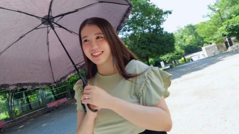 アラサーになって焦って結婚したことを後悔する豊満人妻。爆乳系グラビアアイドルとして過ごした華やかな日々とのギャップに耐えられず、刺激を求めて不倫SEX