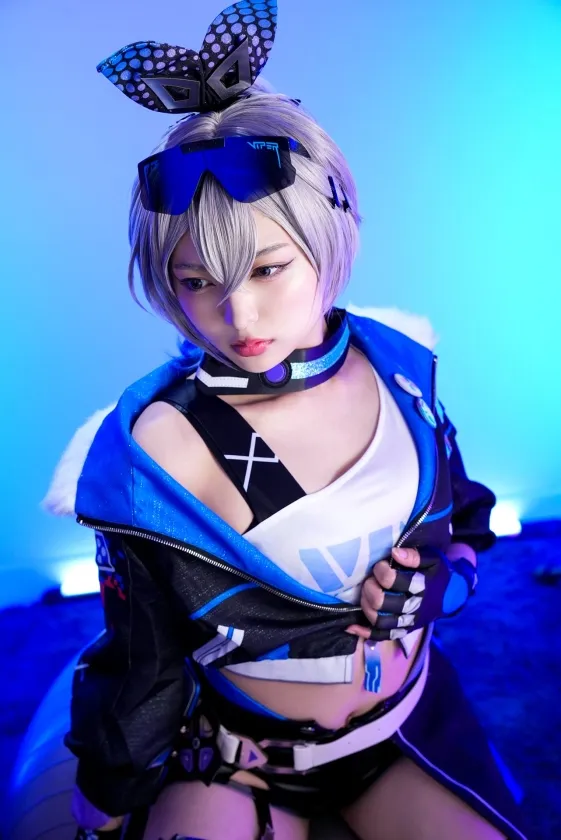 上京アイドル候補生・個撮おじさんと最悪の撮影会。暴走カメコに欲望をぶつけられ、絶頂の果てに性処理契約…。