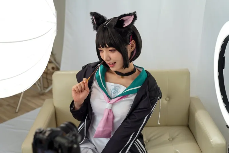 上京アイドル候補生・個撮おじさんと最悪の撮影会。暴走カメコに欲望をぶつけられ、絶頂の果てに性処理契約…。