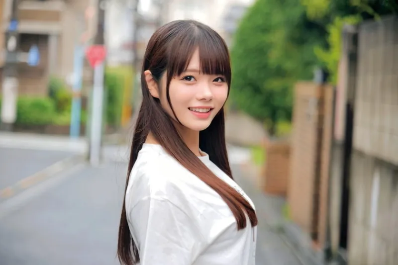 「卒業記念に残したいメモリアルヌードフォト」大学卒業間近の素人女子大生をナンパし、絶倫チンポ男と素肌密着撮影会で中出し検証！カチカチに反り返ったチンポがマンコまで1cmに超接近して赤面発情！？そのまま中出し！！ れい ひなの