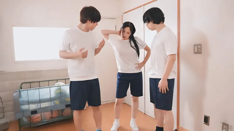 水を被るとHカップ爆乳女になっちゃう体質の転校生と1/2なスクールライフ 北野未奈