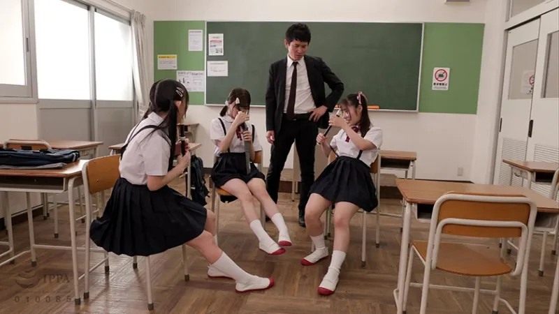 とある教師の異常性癖 盗撮ホームルーム 南日菜乃(20) 松井日奈子(21) 日向由奈(20)