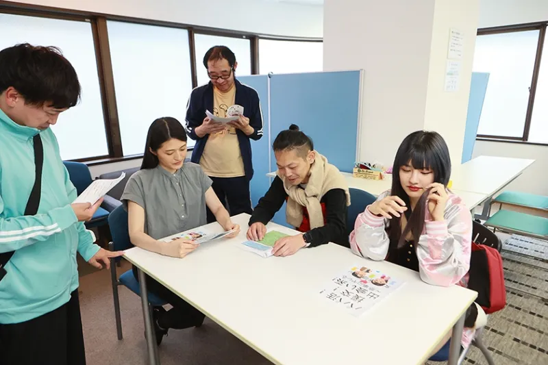 ヤンキー娘がAV業界に殴り込み！？激マブ新人ADは入社早々マンコ暴走！男優のチンポで性欲発散！