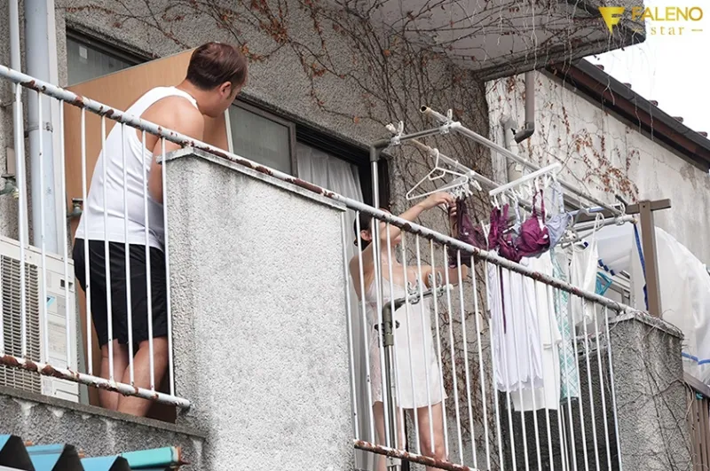 町営団地10号棟の隣人は毎日違う男を連れ込み敏感ボディから溢れ出る汗で下品に肉体性交 女神ジュン