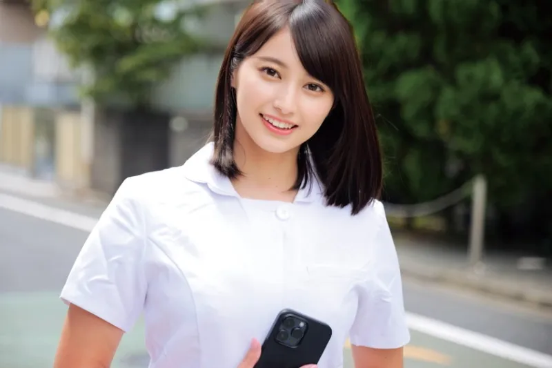 現役ナースが連続射精チャレンジに挑戦！白衣の下に隠された母性たっぷりのマシュマロおっぱいで金玉空っぽになるまで抜きまくり！たくさん喘ぎ感じる姿に赤面発情！そのまま天使のおまんこにも生挿入&連続中出しSEX！！なのさん ひとみさん