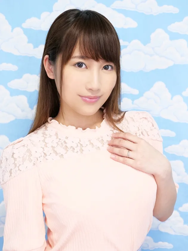 吉祥寺で見つけた心優しい巨乳の奥様 童貞くんのオナニーのお手伝いのつもりがセックス練習ってことで素股していてヌルっと入って筆おろし！？ 倉多まお