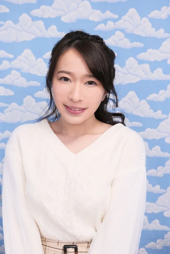 吉祥寺で見つけた心優しい巨乳の女子大生 童貞くんのオナニーのお手伝いのつもりがセックス練習ってことで素股していてヌルっと入って筆おろし！？ 春風コウ