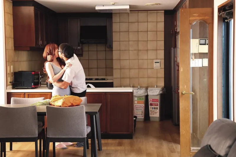 引き籠りで5年ぶりに部屋から出てきた義理の息子は抜かずの連続セックスで母親を快楽堕ちさせる絶倫性欲モンスター 波多野結衣