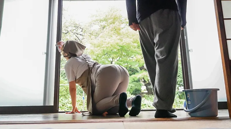 家事射精代行モーイク「お客様のお部屋もチンポもピカピカに。」