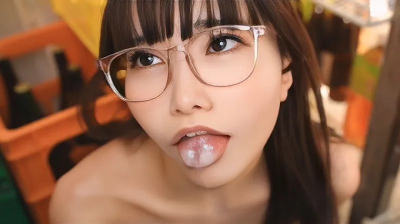 「お客さんにバレそうで興奮する・・・」深夜のノーパンノーブラ勤務 巨乳女子大生が変態店長に堕とされた深夜の接客アルバイト 水瀬ゆあ