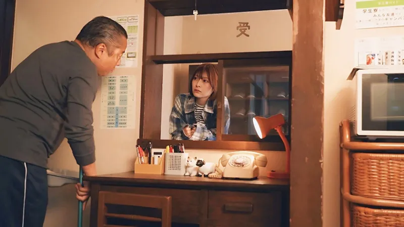 学生寮で2人きり 女子学生と中年管理人が過ごした年末年始 若い身体に衝動が抑えられず・・・一晩中ヤリまくった年越しイラマチオ 小松本果