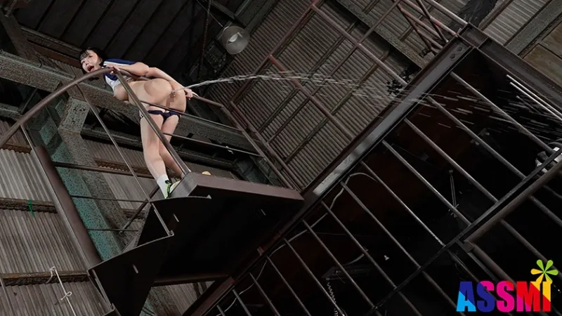 美アナルレースクイーンとドキドキ野外浣腸マーキング！真正中出しアナルセックス超気持ちいい～！！ 琥珀やや